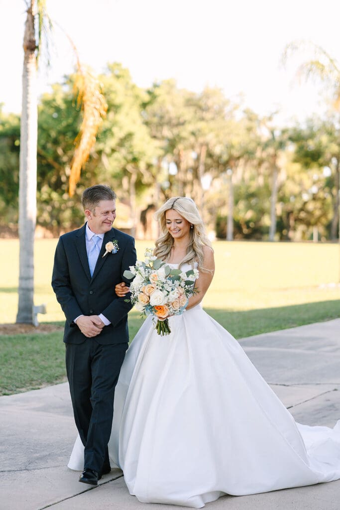 outdoor wedding ceremony at The Howey Mansion captured by Jennifer Holly Photography