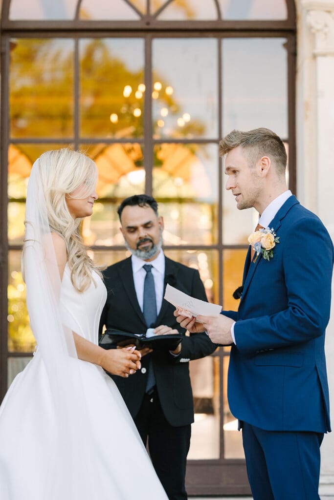 outdoor wedding ceremony at The Howey Mansion captured by Jennifer Holly Photography