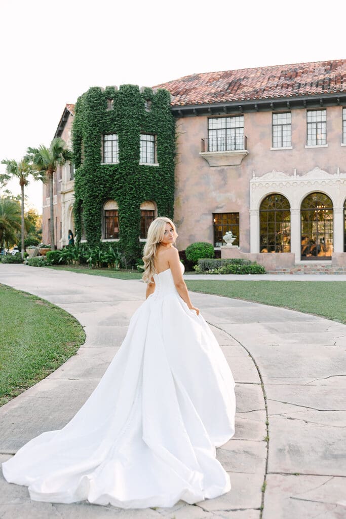 bride portrait at The Howey Mansion captured by Jennifer Holly Photography