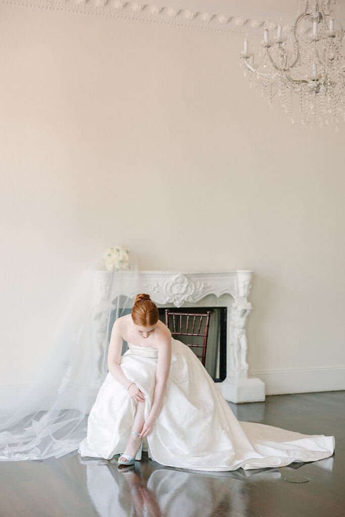 bride getting ready at Florida mansion wedding venue, Luxmore Grande Estate, captured by Jennifer Holly Photography