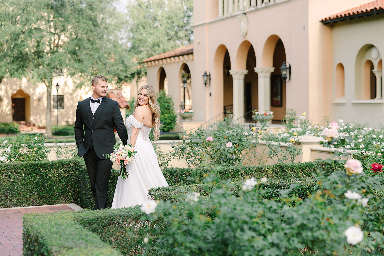 bride and groom eloping at Rollins College, captured by Florida elopement photographer Jennifer Holly Photography